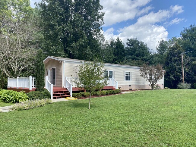 Building Photo - 2075 Walnut Cove Rd