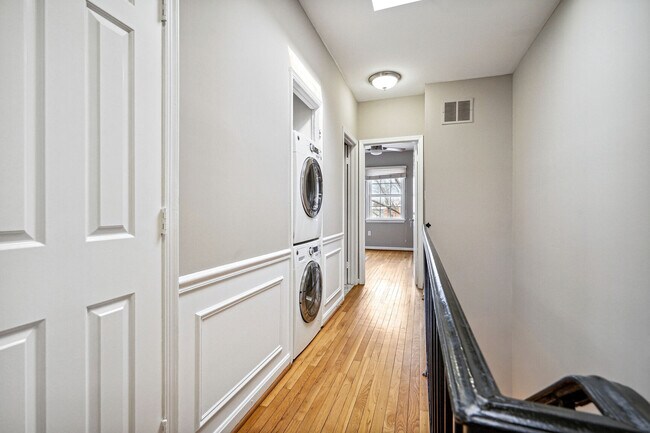 In Unit Washer/Dryer - 212 3rd St NE