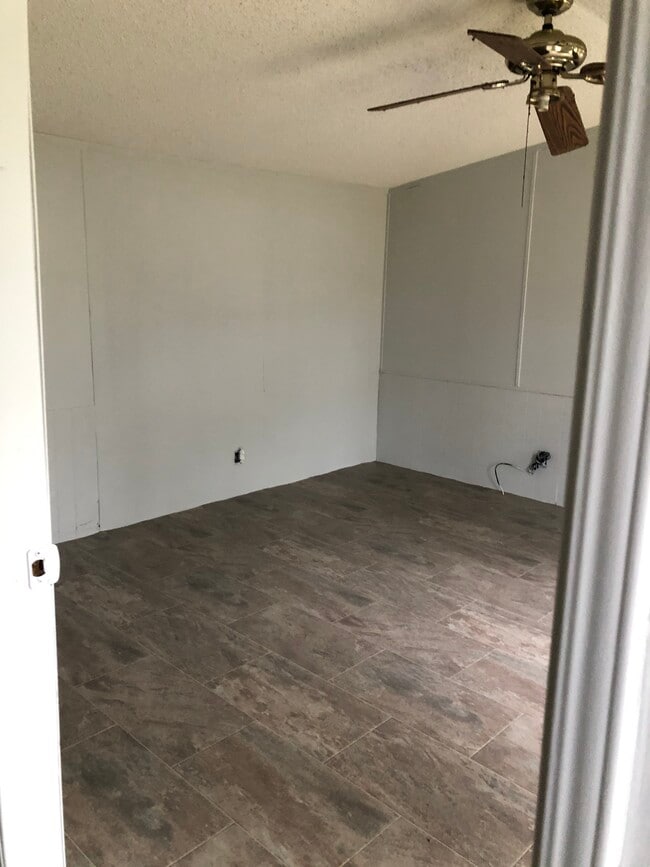 Building Photo - 203 Martin St