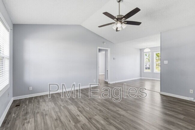 Building Photo - 112 Waterford Dr