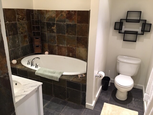 Master bathroom bathtub. - 285 Washburn Ave