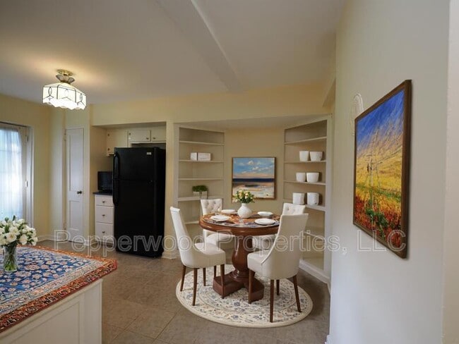 Building Photo - 334 W Hampton Ave