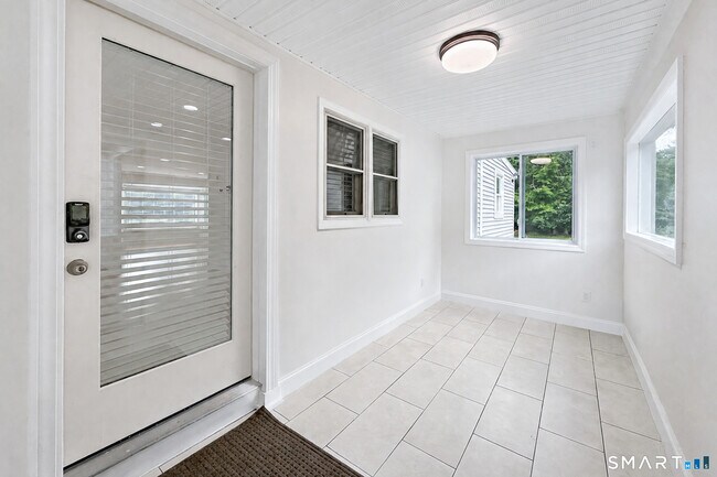 Building Photo - 47 Middle River Rd