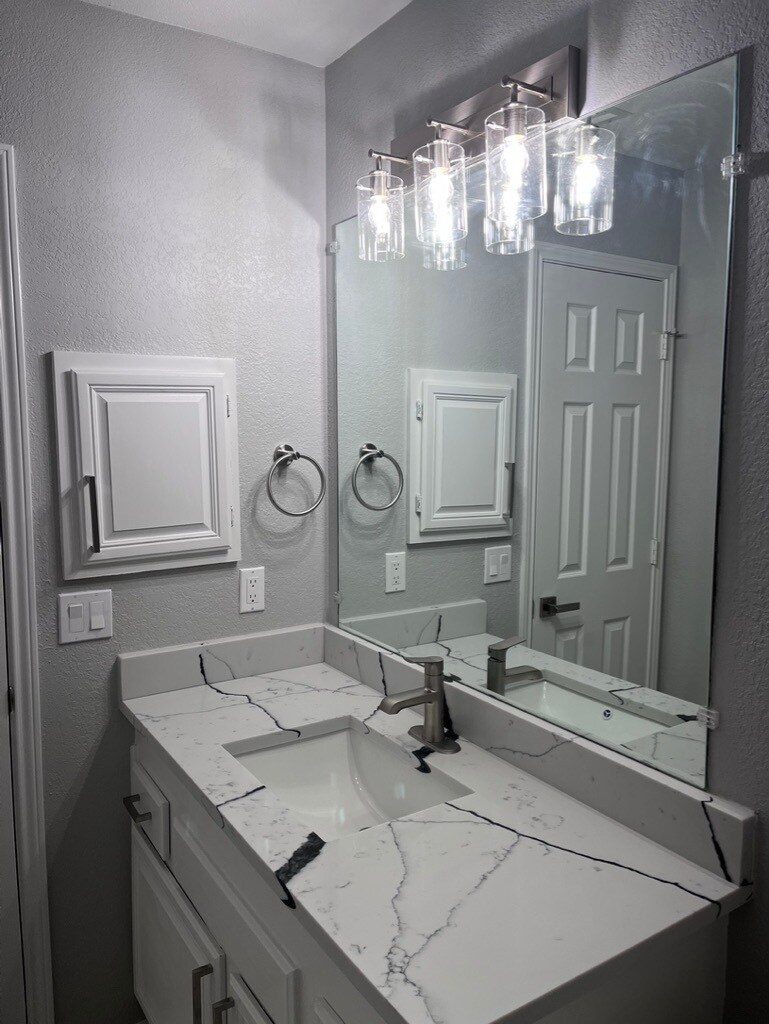 Building Photo - 6820 Douglas Creek