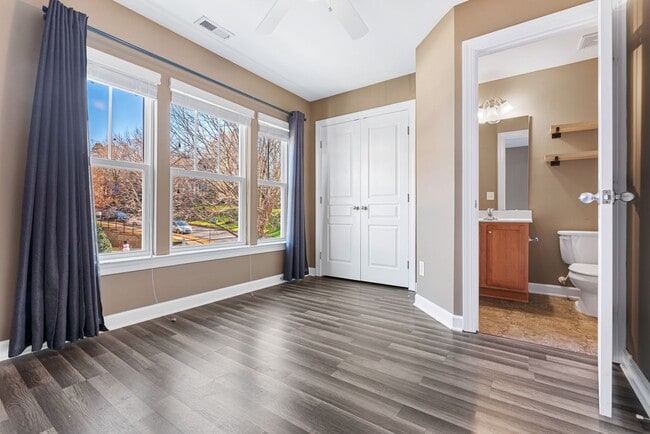 Building Photo - $500 Off First Month's Rent! Two-Story Townhome Near RDU Airport!