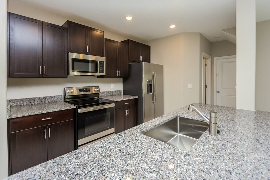 Building Photo - 7318 Spring Snowflake Ave