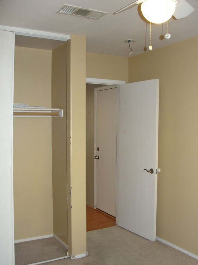 Building Photo - 5258 Steinbrenner Ln