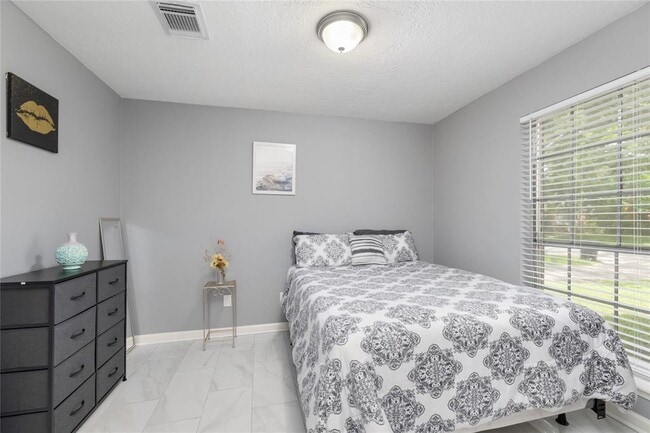 Building Photo - 11714 Fallwood Dr