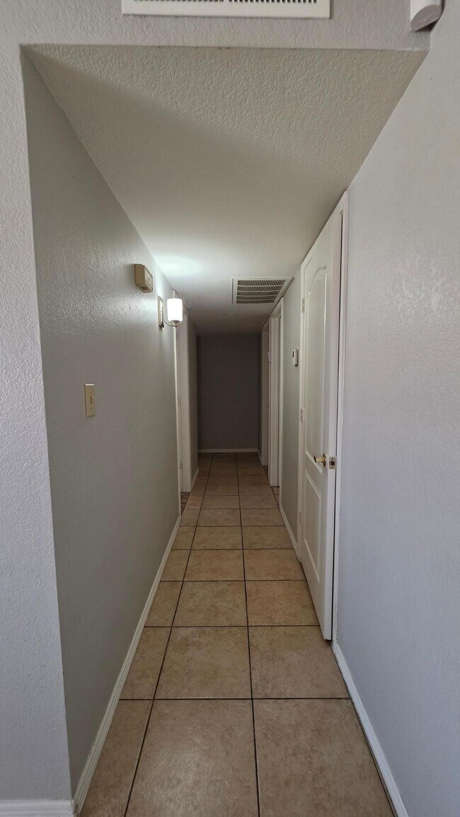 Building Photo - 4657 E Covina St