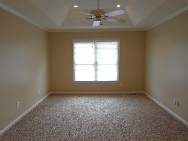 Building Photo - 1728 Victoria Way NW