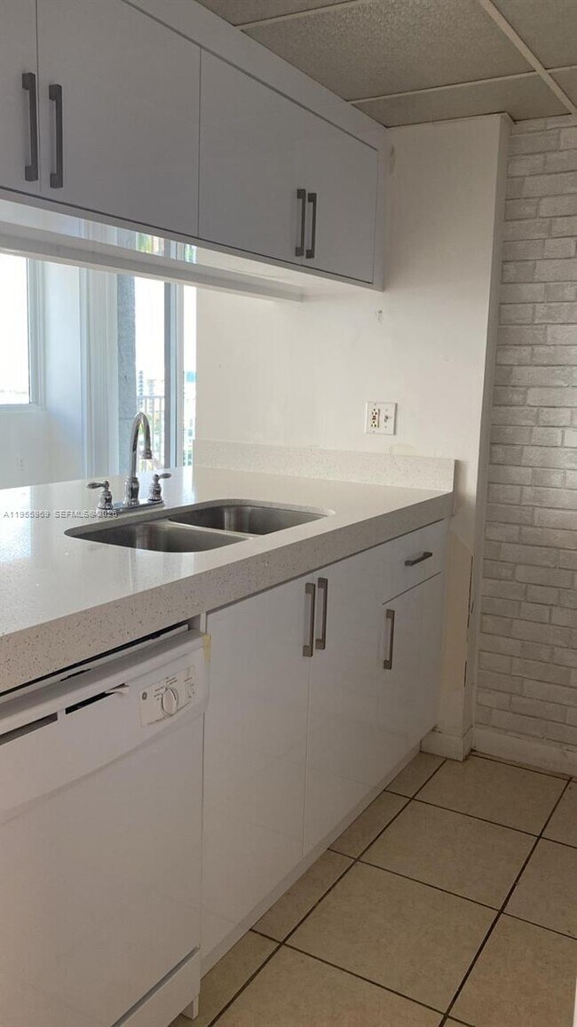 Building Photo - 850 N Miami Ave