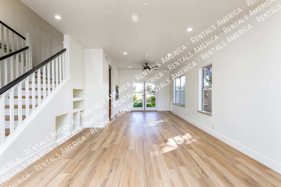 Building Photo - 2342 W Hemlock Ct