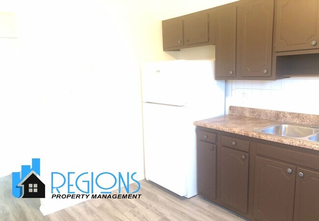 Building Photo - 824 E Washington St