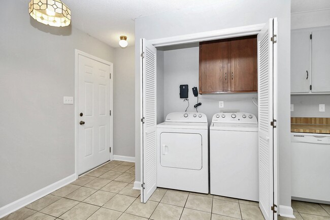 Building Photo - 8428 Clear Meadow Ln