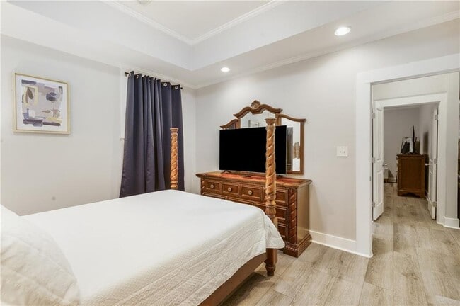 Building Photo - 71 17th St NE