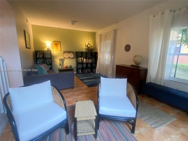 Building Photo - 700 SW 106th Ave