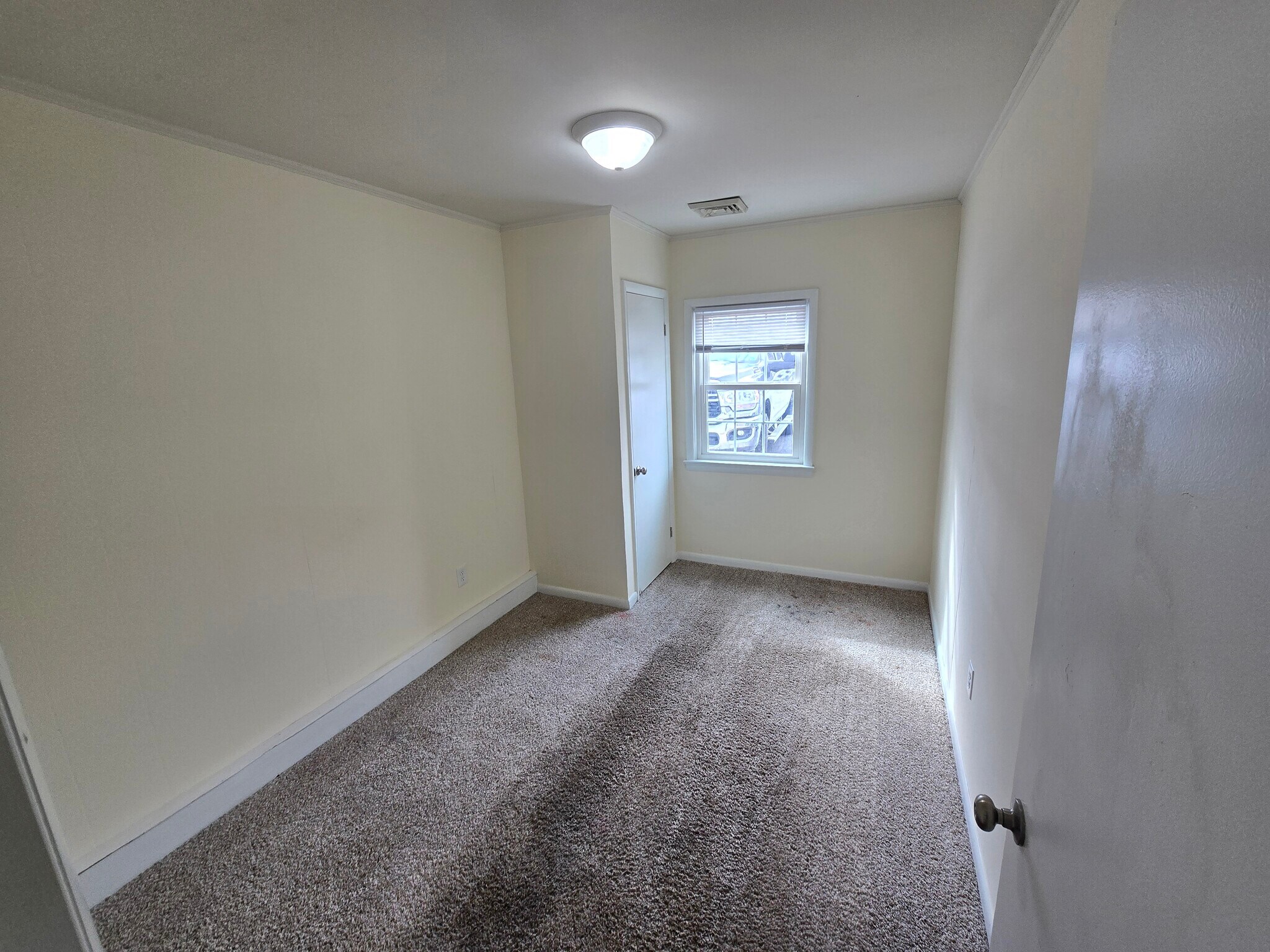 Building Photo - 146 Carver St