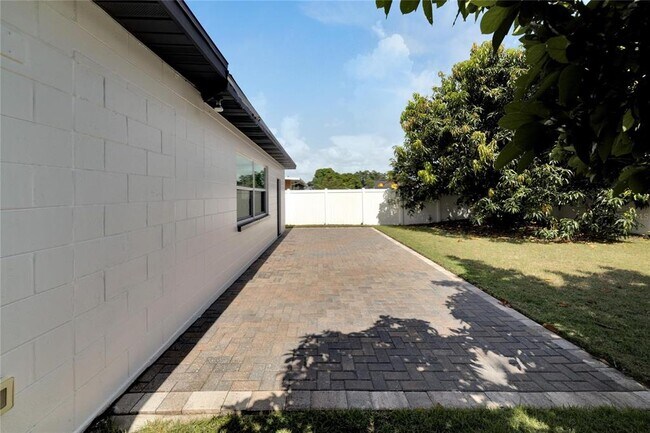 Building Photo - 3418 W Union St