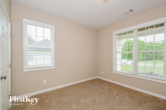 Building Photo - 38 Somersby Dr
