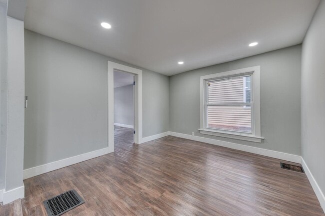 Building Photo - 68 Lewis Ave