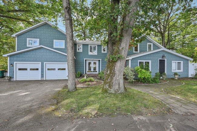 Building Photo - 10 Oakridge Ave