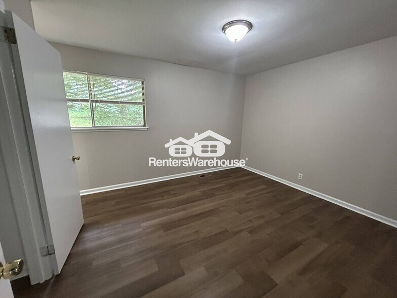 Building Photo - 2321 Stonewood Dr