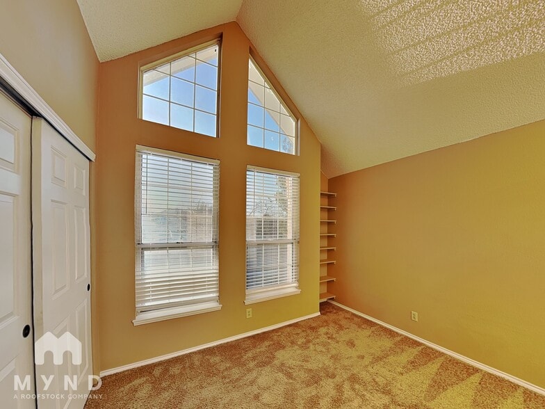 Building Photo - 3030 W Prentice Ave