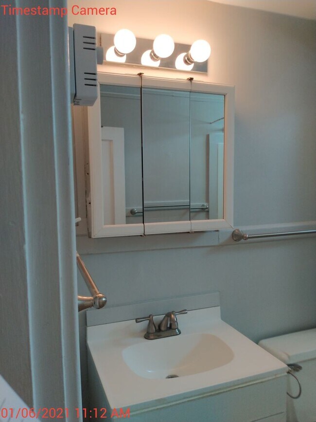 Building Photo - 2027-2028 9 bedroom / 4.5 baths  School Year Location PERFECT for students, in the heart of the UVA