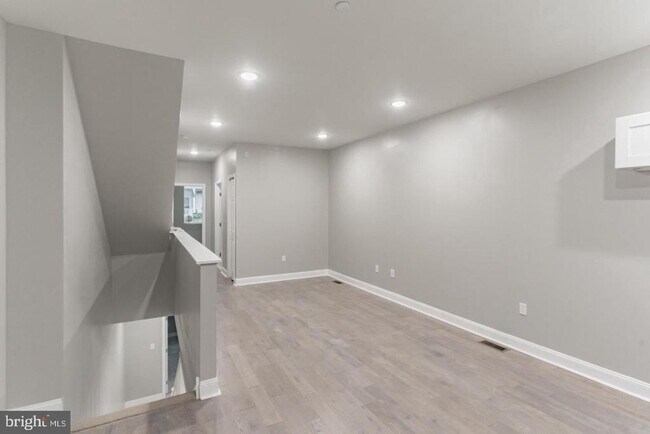 Building Photo - 667 N 39th St
