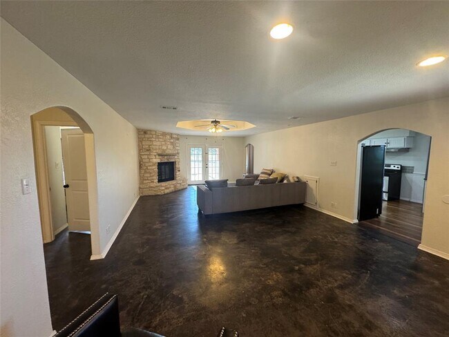 Building Photo - 1045 Hidden Hills Dr