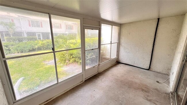 Building Photo - 5167 Lazy Oaks Dr