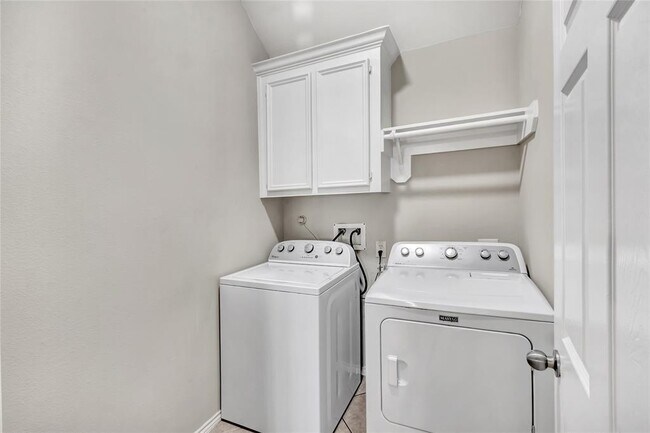 Building Photo - 15814 Finwood Ln