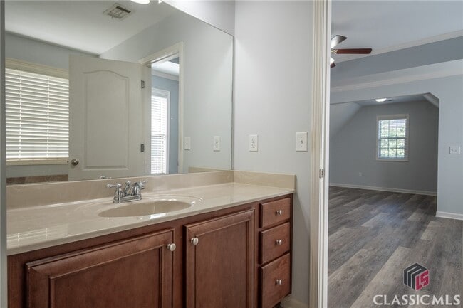Building Photo - 168 Putters Dr