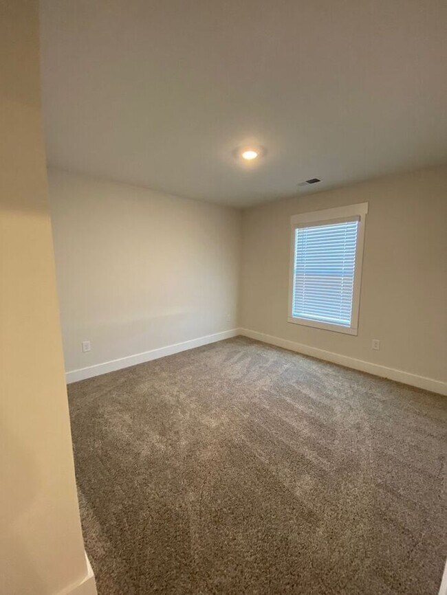Building Photo - **Coming Soon! **Gorgeous and spacious!