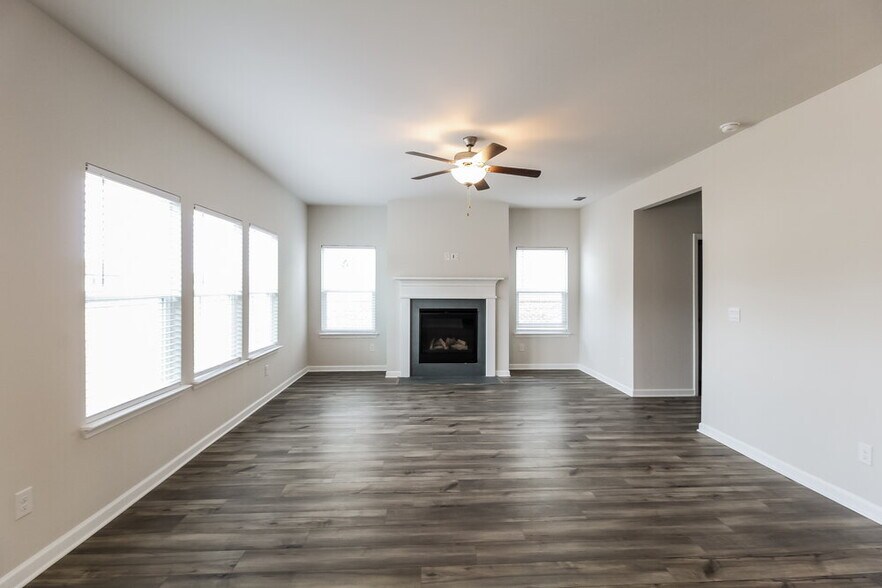 Building Photo - 730 Sara Mdw Rd