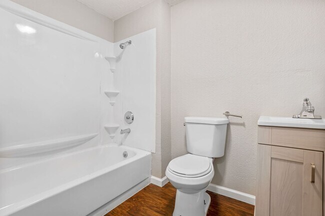 Building Photo - * Move-In Special * Beautiful 3 Bed / 2 Bath Home in Fort Smith