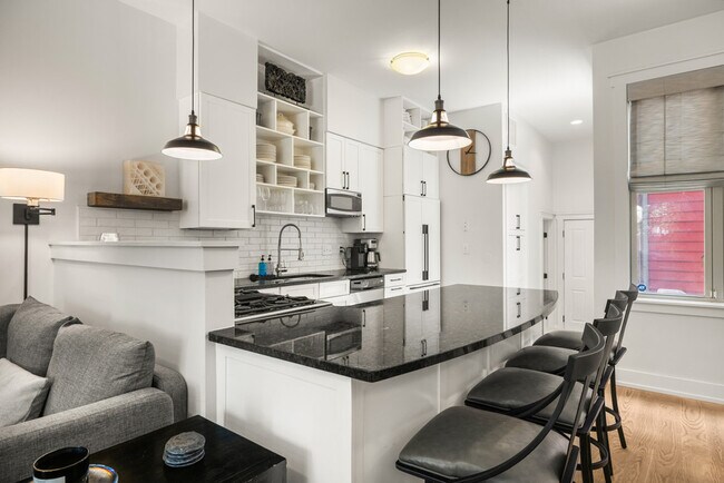 Building Photo - 1408 Pleasant St