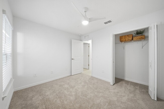 Building Photo - Charming 3-Bed Oasis with 2 Baths in Land O' Lakes – Your Ideal 1,448 Sq Ft Retreat!