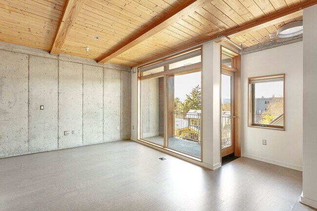 Building Photo - Walkability on Mississippi! With Parking +...