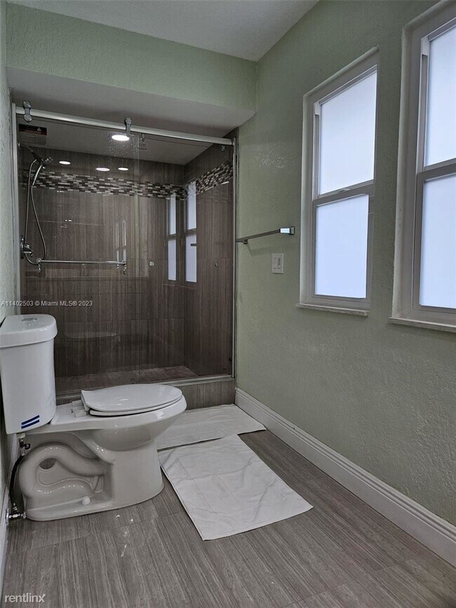 Building Photo - 4 br, 3 bath House - 2000 NW 69th Ter