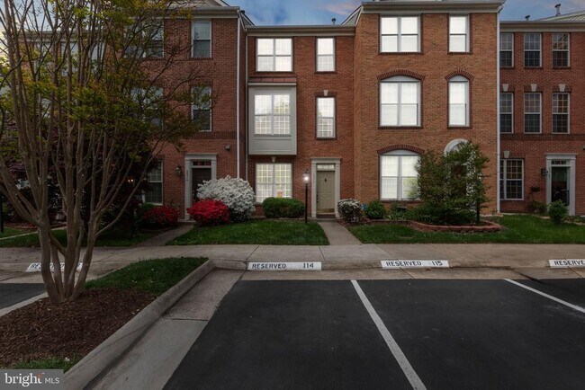 Building Photo - 2372 Woodland Pond Ln