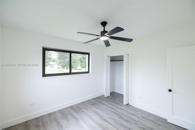 Building Photo - 3401 SW 17th St