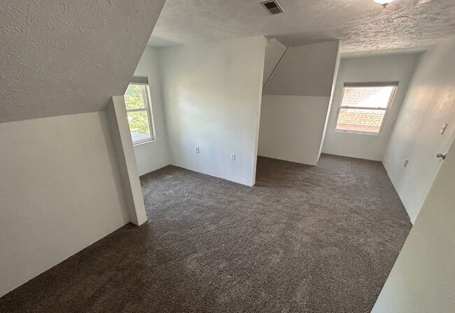 Building Photo - 312 E Mission Ave