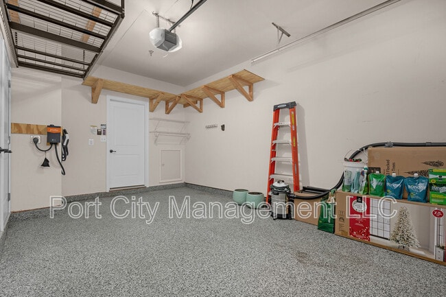 Building Photo - 133 S Macon St.