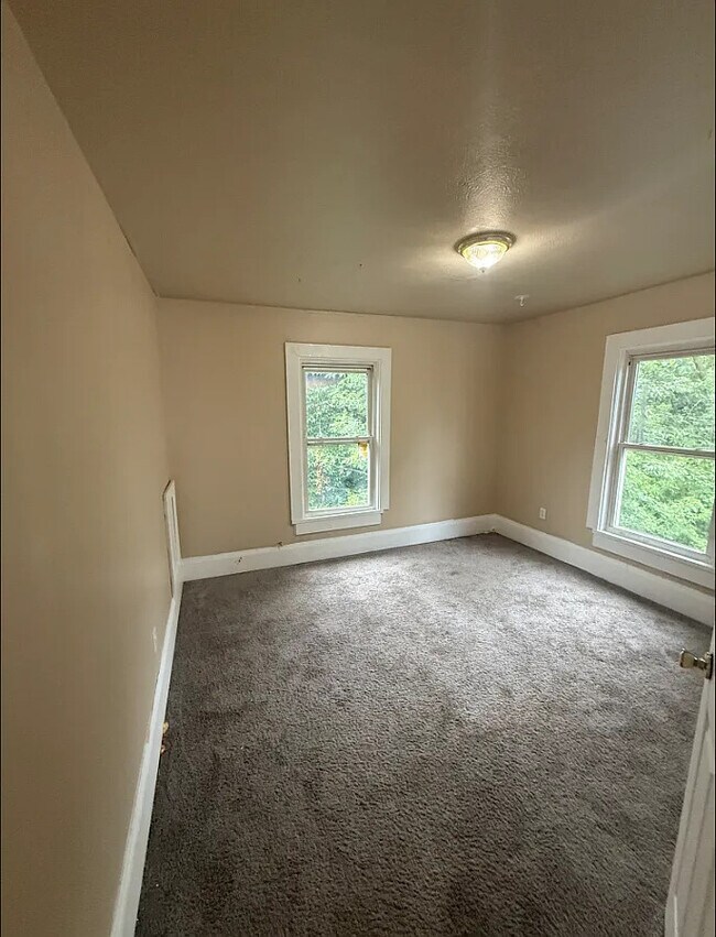 Building Photo - 536 E 123rd St