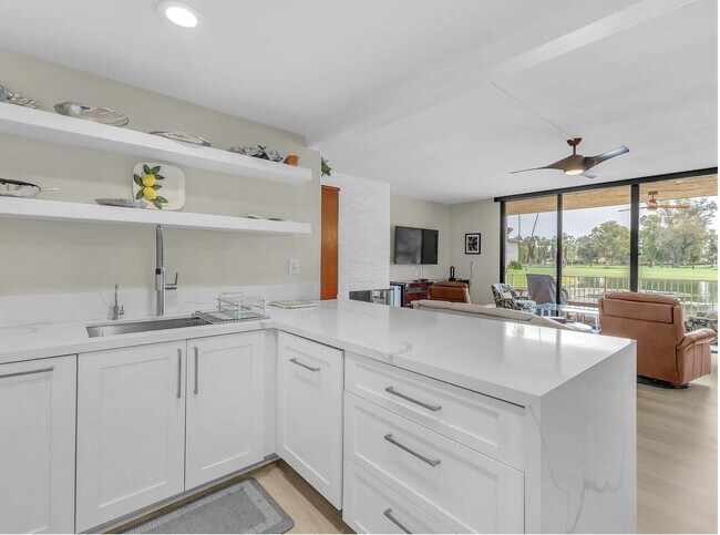 Building Photo - 910 Island Dr