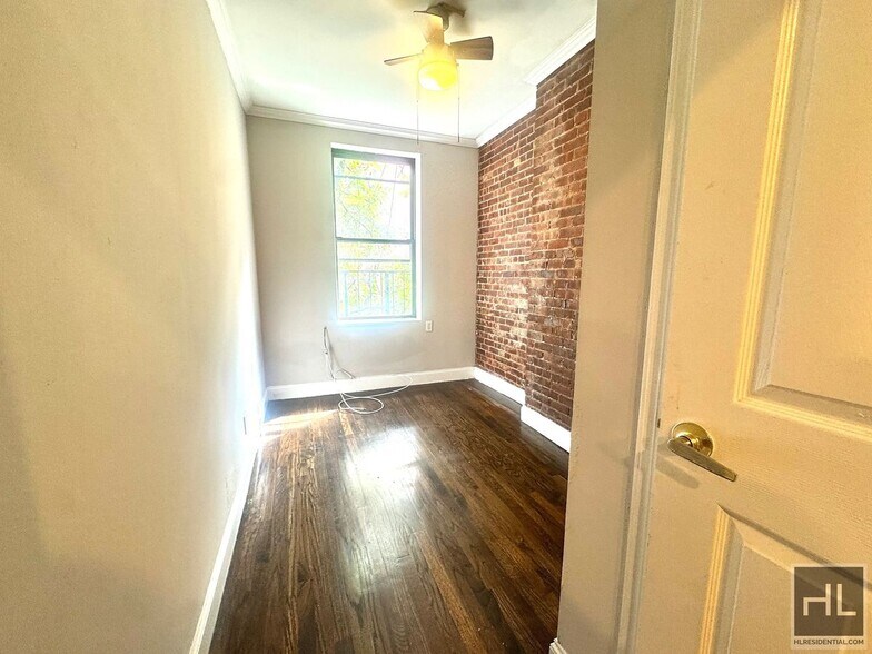 Building Photo - Tenth Avenue