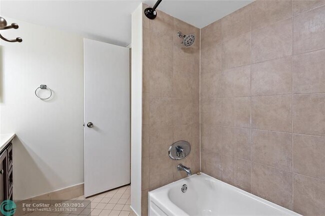 Building Photo - 3550 Blue Lake Dr