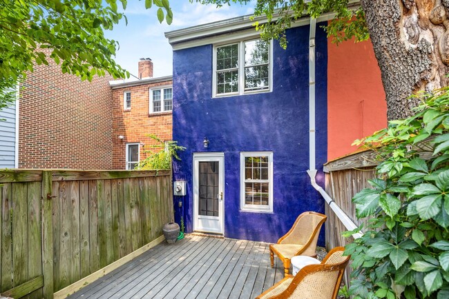 Building Photo - A Charming home in the heart of Old Town!