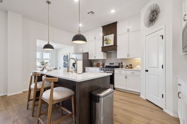 Building Photo - Modern Comfort Meets Turn-Key Living in Owasso’s Newest Build